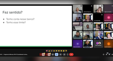 A imagem mostra uma reunião virtual realizada por meio da plataforma Google Meet. À esquerda, há...