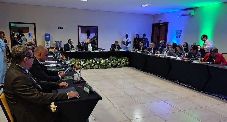 88º Coptrel: diretores-gerais e assessores de comunicação dos TREs participam de reuniões preparatórias A imagem mostra uma reunião oficial com representantes de vários estados brasileiros da Justiça ...