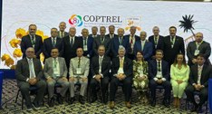 A imagem mostra os presidentes dos TREs posando para uma foto oficial durante o 89º Coptrel. O g...