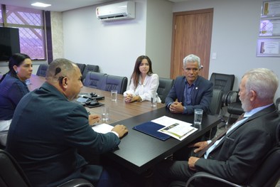 A ação aconteceu nesta manhã de quarta-feira, 08, na sala da presidência.