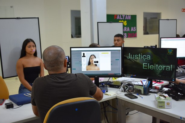A exatos quatro meses do fim do prazo para regularização, jovem dá exemplo e obtém seu primeiro título eleitoral em Palmas A exatos quatro meses do fim do prazo para regularização, jovem dá exemplo e obtém seu primeiro ...