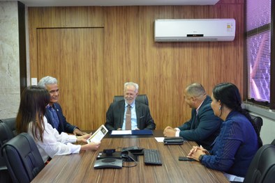 A ação aconteceu nesta manhã de quarta-feira, 08, na sala da presidência.