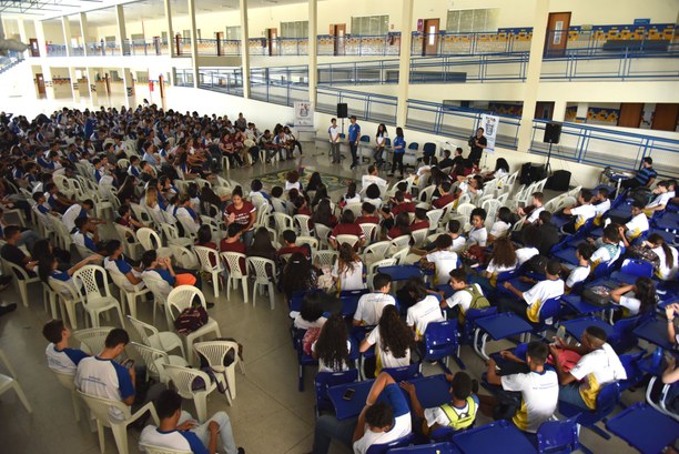 “Agentes da Democracia” chega a Palmas e mobiliza cerca de 600 alunos em escola de tempo integral