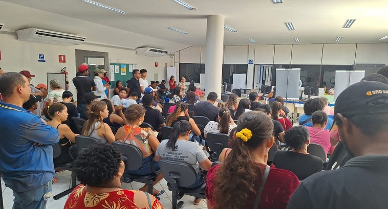 Atendimento do TRE-TO em todo o estado atinge alta demanda no último dia do cadastro eleitoral Eleitores aguardando atendimento.