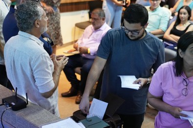 Auxiliares de auditoria preenchem mais de 6 mil cédulas para os testes de Integridade da Urna El...