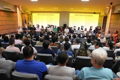 Auxiliares de auditoria preenchem mais de 6 mil cédulas para os testes de Integridade da Urna El...