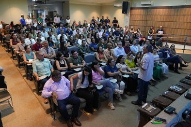 Auxiliares de auditoria preenchem mais de 6 mil cédulas para os testes de Integridade da Urna El...