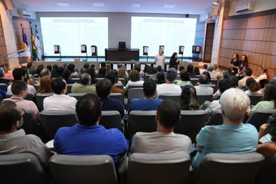 Auxiliares de auditoria preenchem mais de 6 mil cédulas para os testes de Integridade da Urna El...