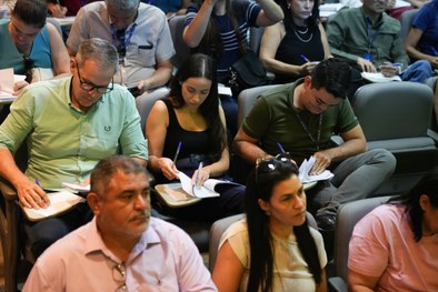 Auxiliares de auditoria preenchem mais de 6 mil cédulas para os testes de Integridade da Urna El...