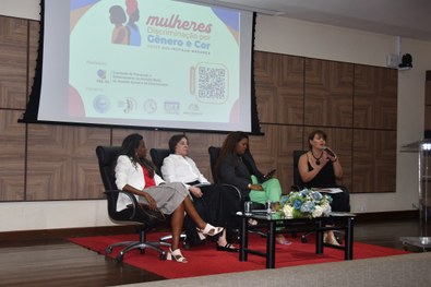 Bate-papo no TRE-TO debate discriminação por gênero e cor enfrentada por mulheres e a importânci...