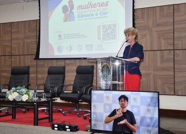 Bate-papo no TRE-TO debate discriminação por gênero e cor enfrentada por mulheres e a importânci...