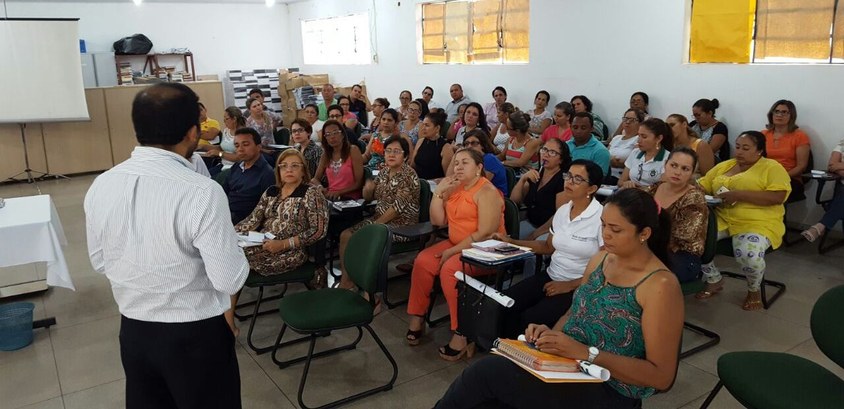 Biometria: Juiz Eleitoral se reúne com profissionais da educação de Tocantinópolis 