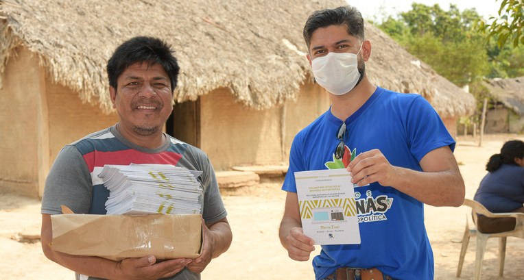 Cidadania: cartilhas bilíngues chegam aos povos indígenas da Ilha do Bananal Entregas seguem até hoje (23/10), nas aldeias Macaúba, São João Fontoura e Santa Izabel