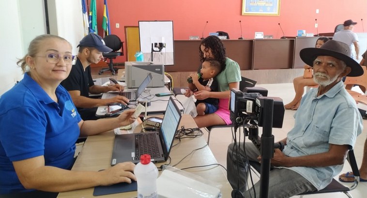 Cidadania exemplar: eleitor de 80 anos regulariza seu título durante itinerante na região do Jalapão Cidadania exemplar: eleitor de 80 anos regulariza seu título durante itinerante na região do Jal...