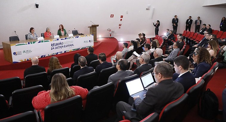Com a presença do TRE-TO, ministra Cármen Lúcia reúne diretores gerais para discutir eleições de outubro Auditório TSE