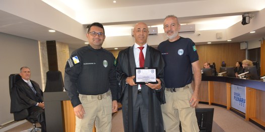 Corte eleitoral encerra biênio do juiz Wagmar com agradecimentos e homenagens