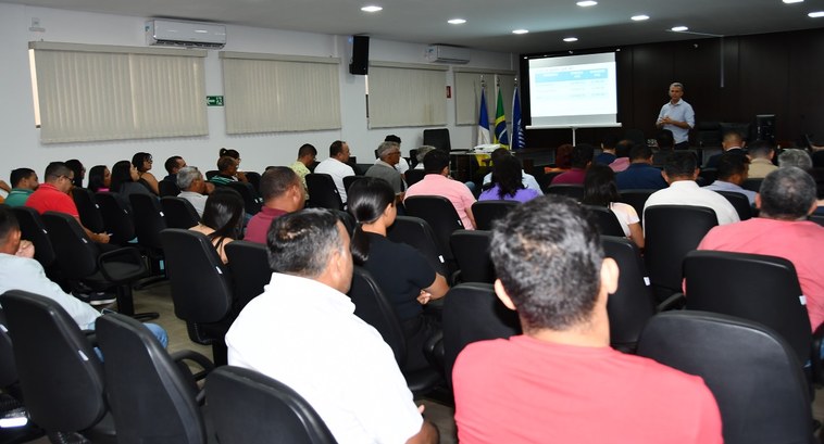 Cristalândia: TRE-TO fortalece diálogo e transparência do processo eleitoral, destaca magistrado Público participando do programa