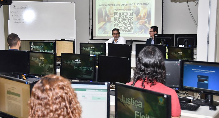 Curso de gestão e liderança capacita servidores da Justiça Eleitoral do Tocantins Formação segue até quinta-feira, 26, com foco no fortalecimento da gestão, melhoria de processos...