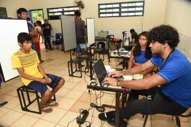 "Democracia se concretiza no dia da eleição", diz jovem Apinajé de 17 anos ao receber primeiro t...