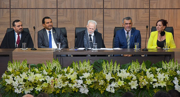 Deputados prestigiam posse do novo presidente do TRE Tocantins, João Rigo Deputados prestigiam posse do novo presidente do TRE Tocantins, João Rigo