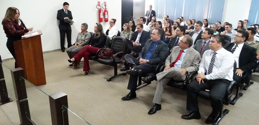 Desª Ângela Prudente e juízes membros do TRE-TO participam da entrega do totem de atendimento ao...