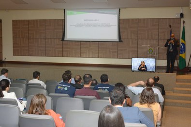Direito ao voto, participação feminina e atendimento virtual são abordados na programação vesper...