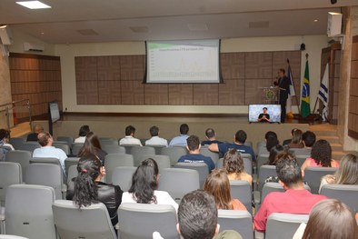 Direito ao voto, participação feminina e atendimento virtual são abordados na programação vesper...