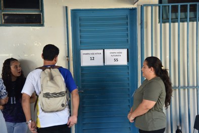 Eleição do Grêmio Estudantil da Escola Frederico José Pedreira Neto, em Palmas, conta com urnas ...