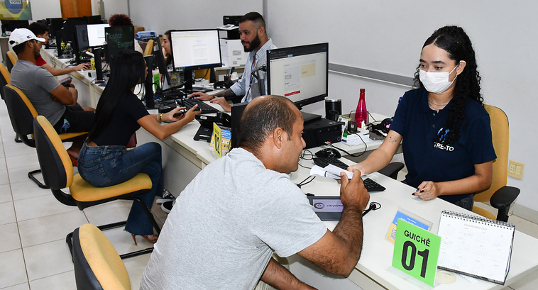 Eleitores procuram cartórios eleitorais após recesso judiciário
