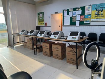 Em todo o Tocantins, cartórios eleitorais fazem carga e lacração em mais de 4 mil urnas eletrônicas