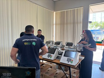 Em todo o Tocantins, cartórios eleitorais fazem carga e lacração em mais de 4 mil urnas eletrônicas