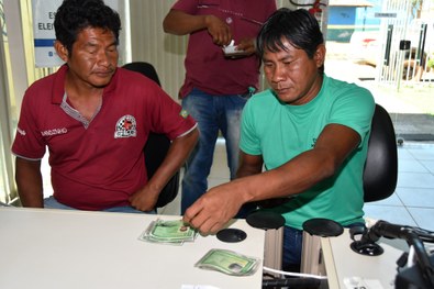 Entrega das carteiras de identidade em Goiatins