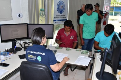 Entrega das carteiras de identidade em Goiatins