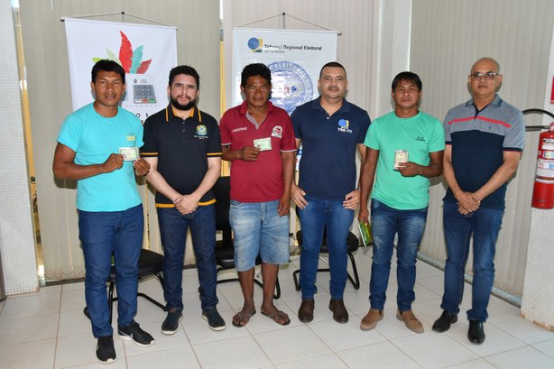 Entrega das carteiras de identidade em Goiatins Entrega das carteiras de identidade em Goiatins