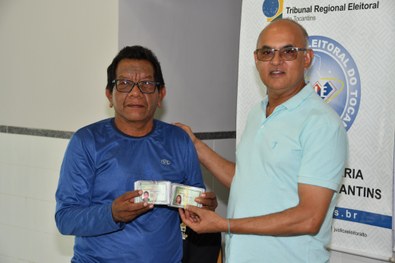 Entrega das carteiras de identidade em Tocantinópolis