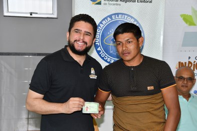 Entrega das carteiras de identidade em Tocantinópolis