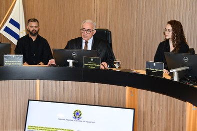 Estudantes visitam o TRE-TO e acompanham julgamentos em sessão plenária