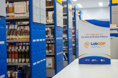 Exemplares do Portfólio para Garantia de Direitos Políticos do TSE estão disponíveis na Bibliote...