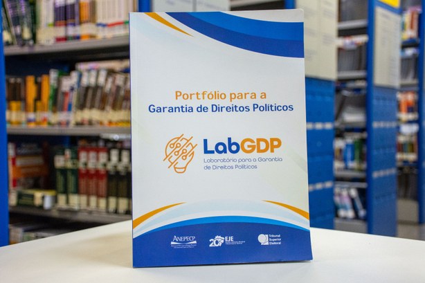 Exemplares do Portfólio para Garantia de Direitos Políticos do TSE estão disponíveis na Biblioteca do TRE-TO Exemplares do Portfólio para Garantia de Direitos Políticos do TSE estão disponíveis na Bibliote...