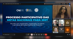 A imagem mostra uma reunião virtual realizada por videoconferência, reunindo magistrados, magist...