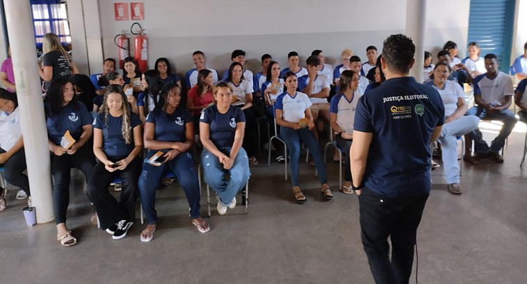Evento promoveu formação cidadã entre jovens do Colégio Estadual Adelaide Francisco Soares.