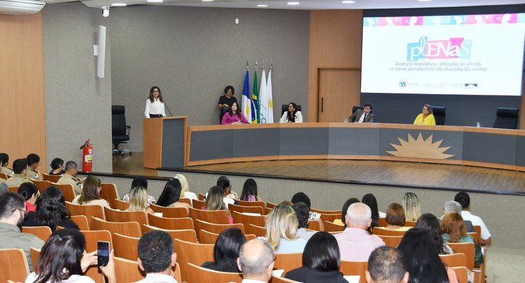 Juíza destaca ações do programa “+Mulher +Democracia” em evento voltado para o 8 de março, no MPTO Juíza destaca ações do programa “+Mulher +Democracia” em evento voltado para o 8 de março, no MPTO