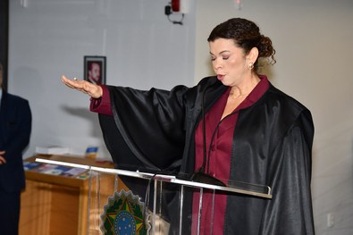 Juíza Edssandra Barbosa toma posse como membro titular da Corte do TRE-TO