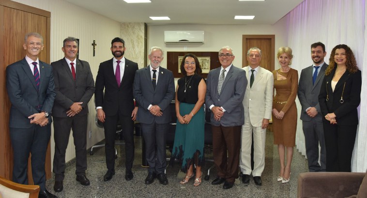 Juíza toma posse no TRE-TO e ressalta trabalho da Justiça Eleitoral para consolidação da democracia e cidadania no Tocantins Juíza toma posse no TRE-TO e ressalta trabalho da Justiça Eleitoral para consolidação da democra...