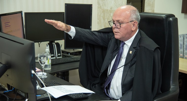 Juramento de posse desembargador Helvécio de Brito Maia Neto 02.07.2021 Juramento de posse desembargador Helvécio de Brito Maia Neto 02.07.2021