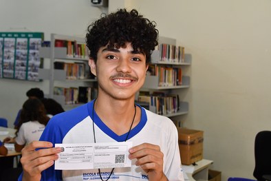 Ação na Escola Estadual Elizângela Glória Cardoso aproximou estudantes da cidadania, com realiza...