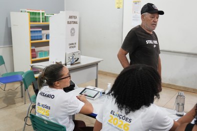 Mesários e equipes de apoio contribuem para a organização do 2º turno no Tocantins