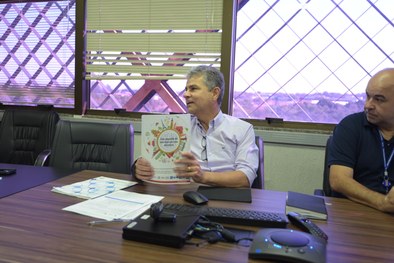 A reunião aconteceu na direção do chefe da Assessoria de Pesquisa, Estratégia  e Gestão da Quali...