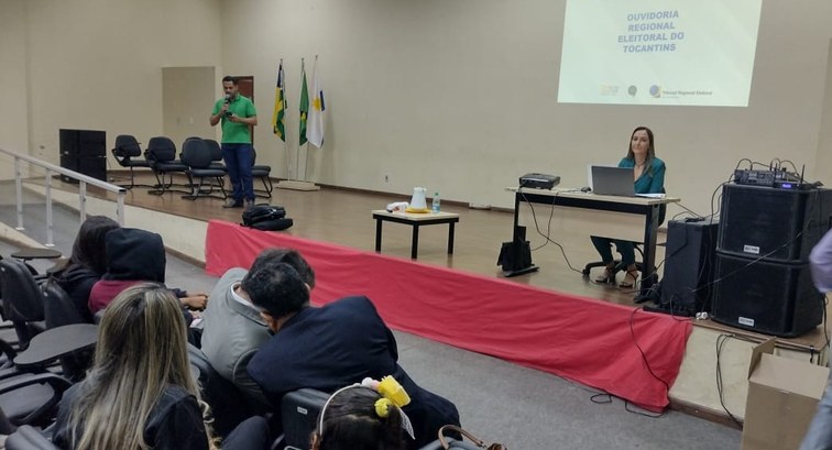 Ouvidoria Eleitoral dialoga com universitários de Dianópolis