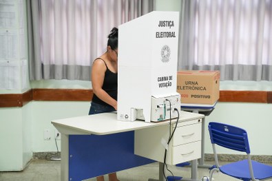 Esta data marca ainda os 93 anos do voto feminino no Brasil